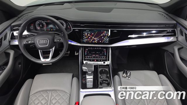 Audi Q8 — interior