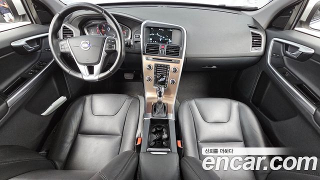 Volvo XC60 — interior