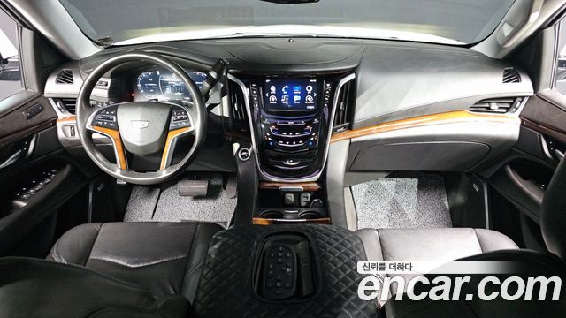 Cadillac Escalade — interior