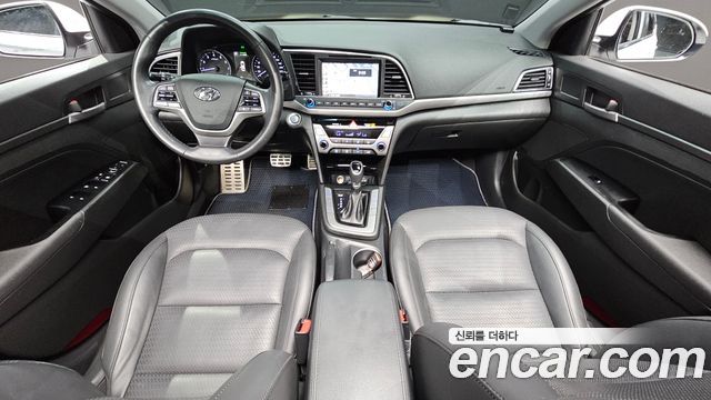 Hyundai Avante — interior