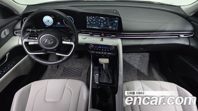 Hyundai Avante — interior