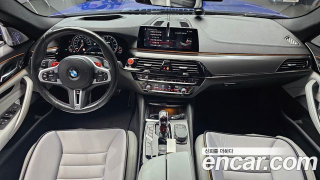 BMW M5 — interior