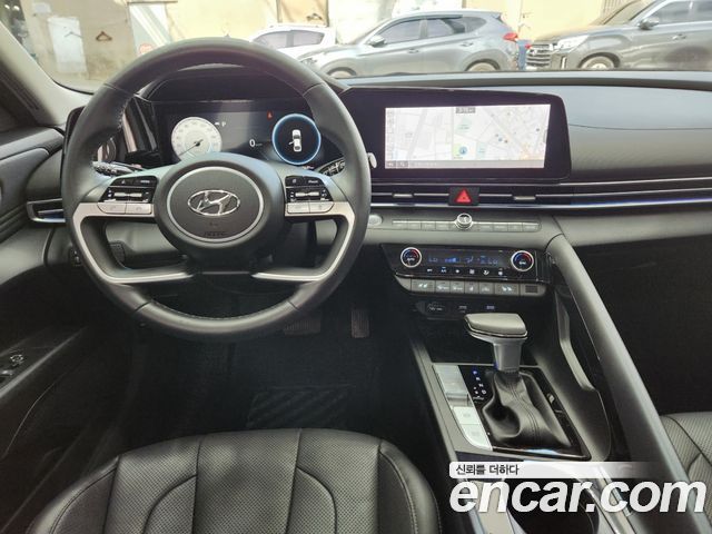 Hyundai Avante — interior