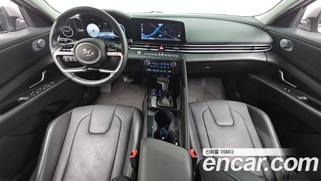 Hyundai Avante — interior