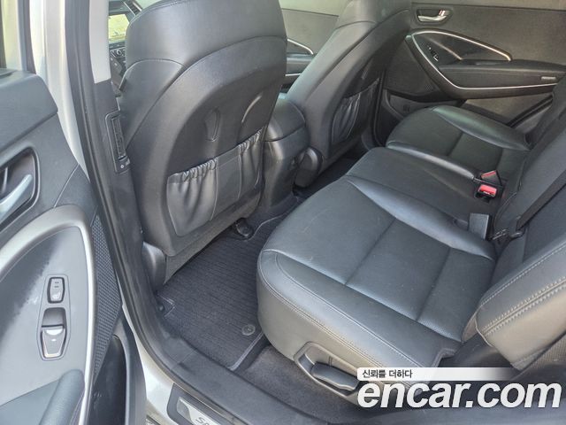 Hyundai Santa Fe — interior