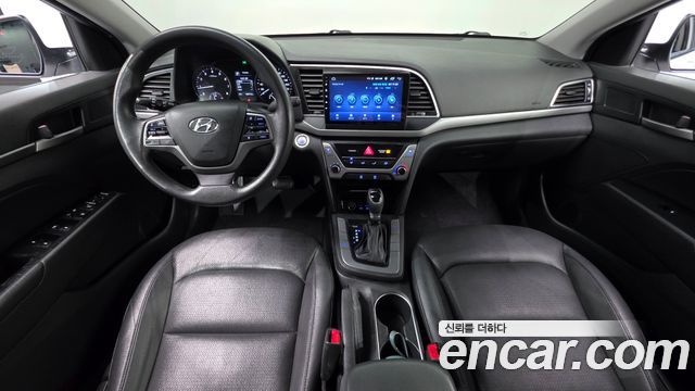 Hyundai Avante — interior