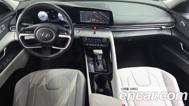 Hyundai Avante — interior