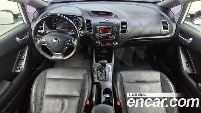 Kia K3 — interior