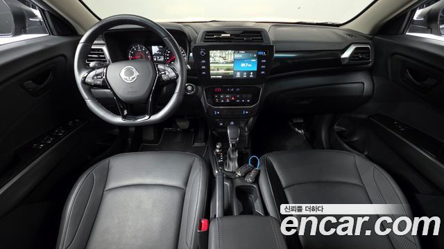 KG Mobility Tivoli — interior