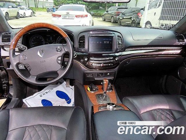KG Mobility Chairman — interior