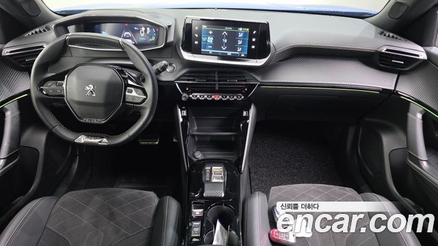 Peugeot 2008 — interior
