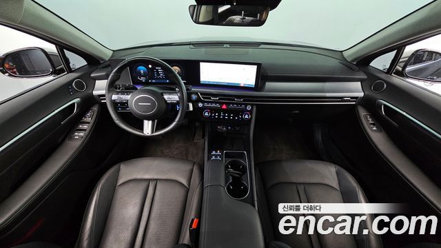 Hyundai Sonata — interior