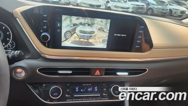 Hyundai Sonata — interior