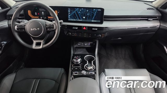 Kia K5 — interior