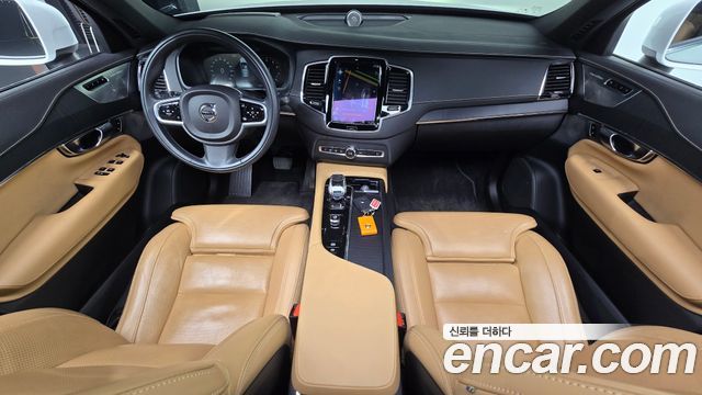 Volvo XC90 — interior