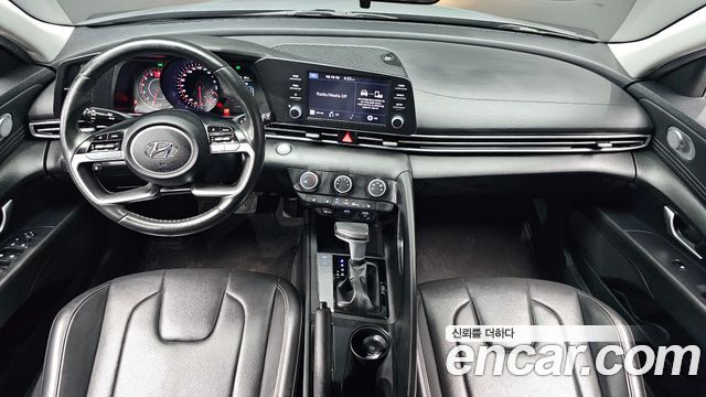Hyundai Avante — interior
