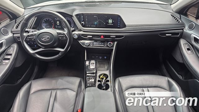 Hyundai Sonata — interior