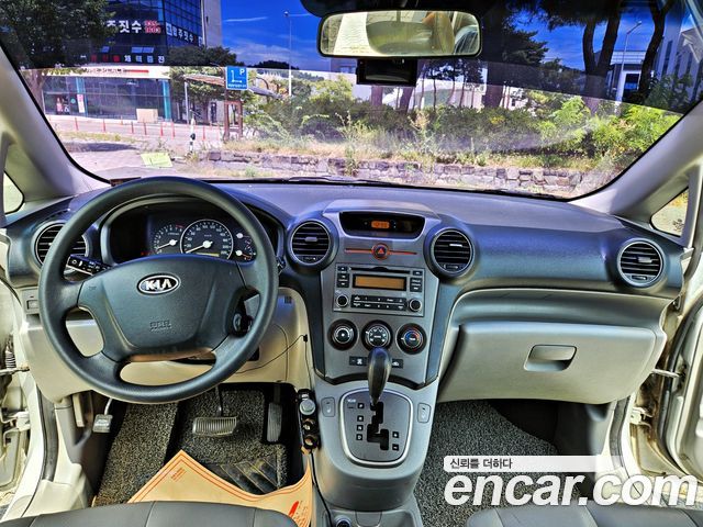 Kia Carens — interior