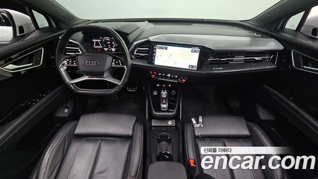 Audi Q4 e-tron — interior