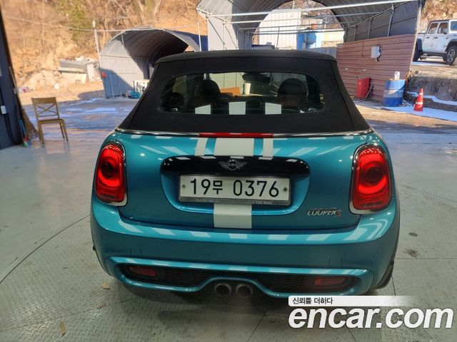MINI Cooper Convertible — interior