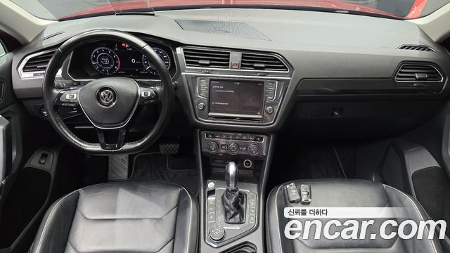 Volkswagen Tiguan — interior