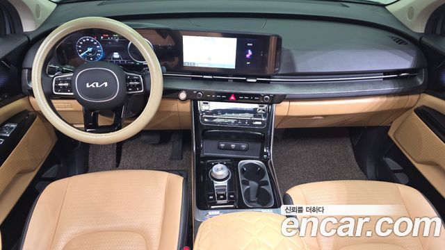 Kia Carnival — interior