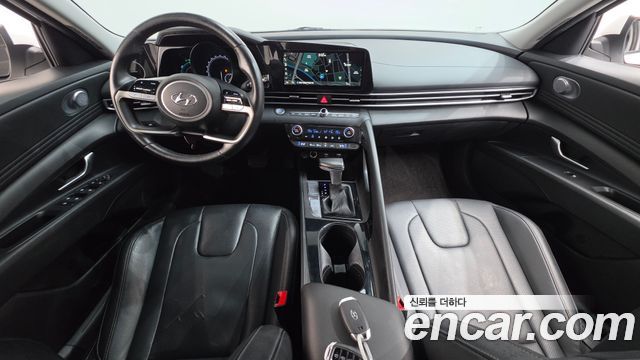 Hyundai Avante — interior