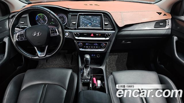 Hyundai Sonata — interior
