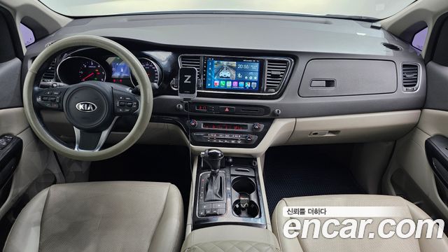 Kia Carnival — interior