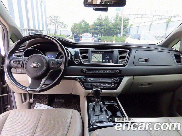 Kia Carnival — interior