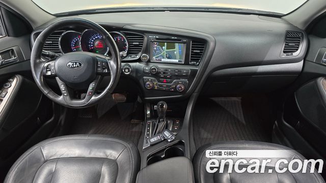 Kia K5 — interior