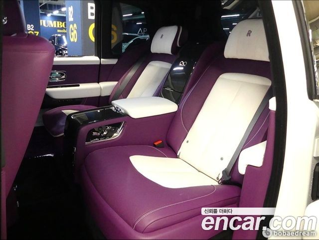 Rolls-Royce Cullinan — interior