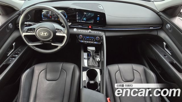 Hyundai Avante — interior