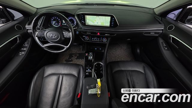Hyundai Sonata — interior