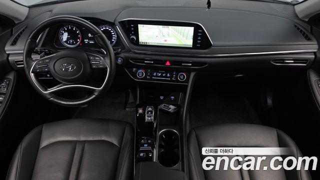 Hyundai Sonata — interior