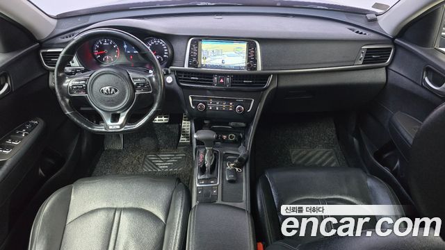 Kia K5 — interior