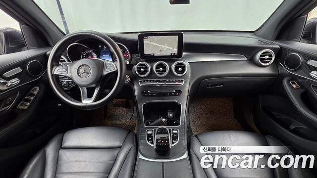 Mercedes-Benz GLC-Class — interior