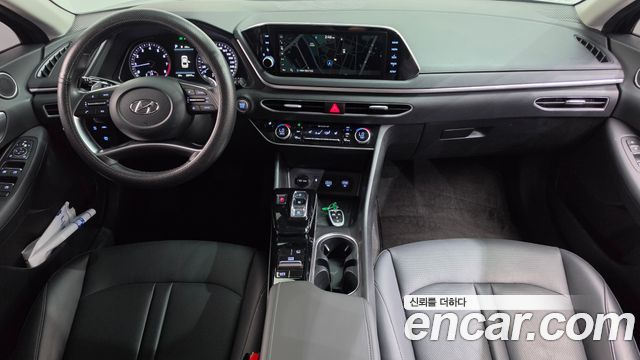 Hyundai Sonata — interior
