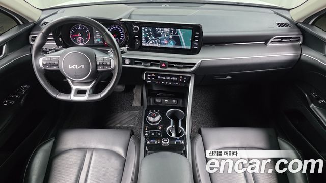 Kia K5 — interior