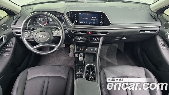 Hyundai Sonata — interior