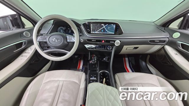 Hyundai Sonata — interior