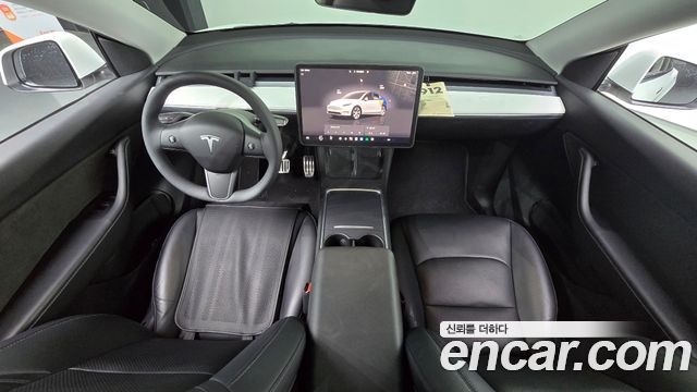 Tesla Model Y — interior