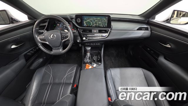 Lexus ES — interior