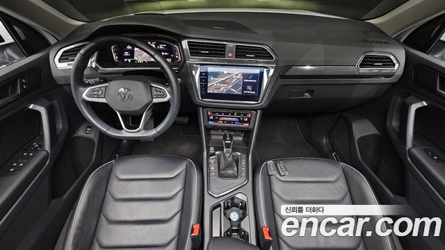 Volkswagen Tiguan — interior