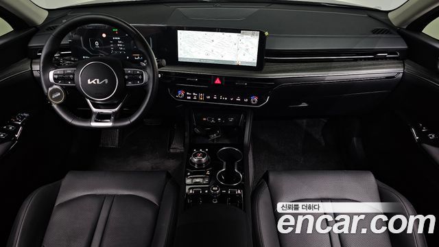 Kia K5 — interior