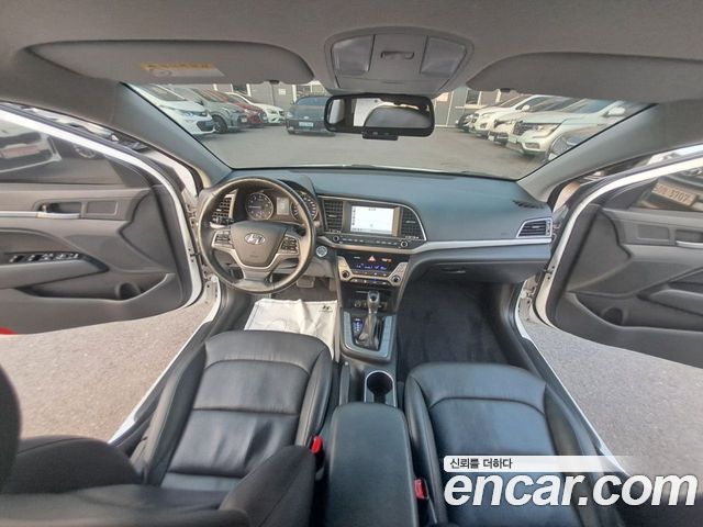 Hyundai Avante — interior