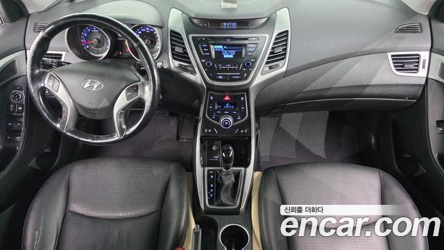 Hyundai Avante — interior