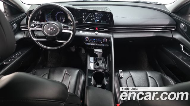Hyundai Avante — interior