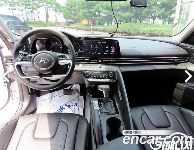 Hyundai Avante — interior