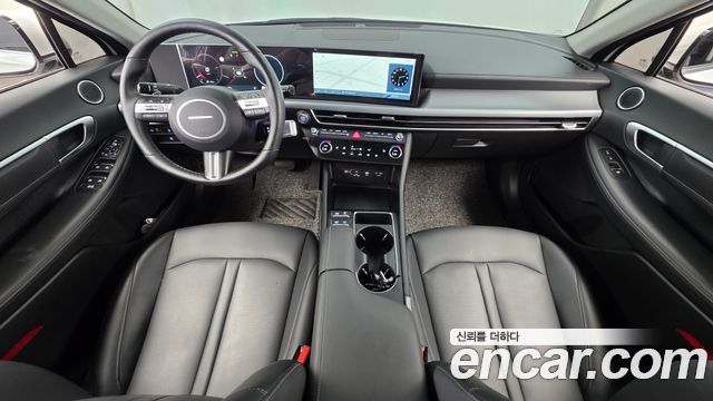 Hyundai Sonata — interior
